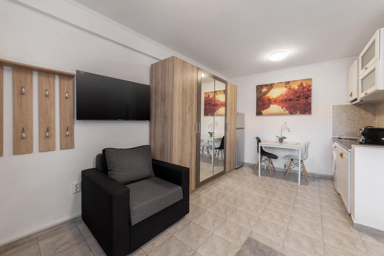 Downtown Victoria Studios By Citybookings Bucarest Extérieur photo