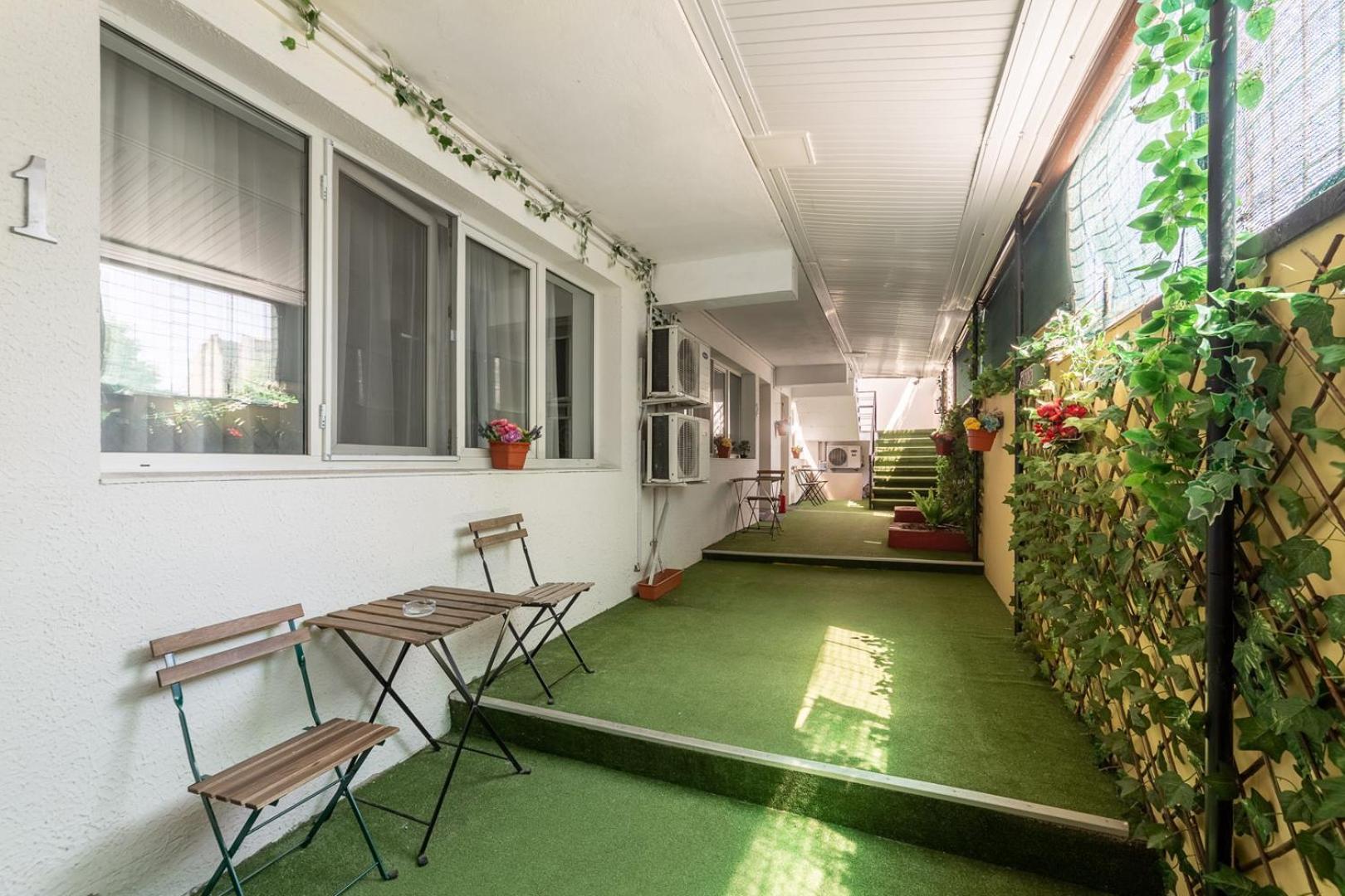Downtown Victoria Studios By Citybookings Bucarest Extérieur photo